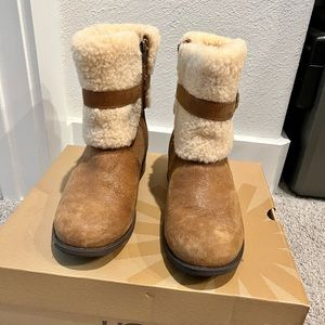Ugg Blayre II, size 8. Never worn. New with box